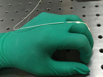 Optical strain sensor can measure finger bending